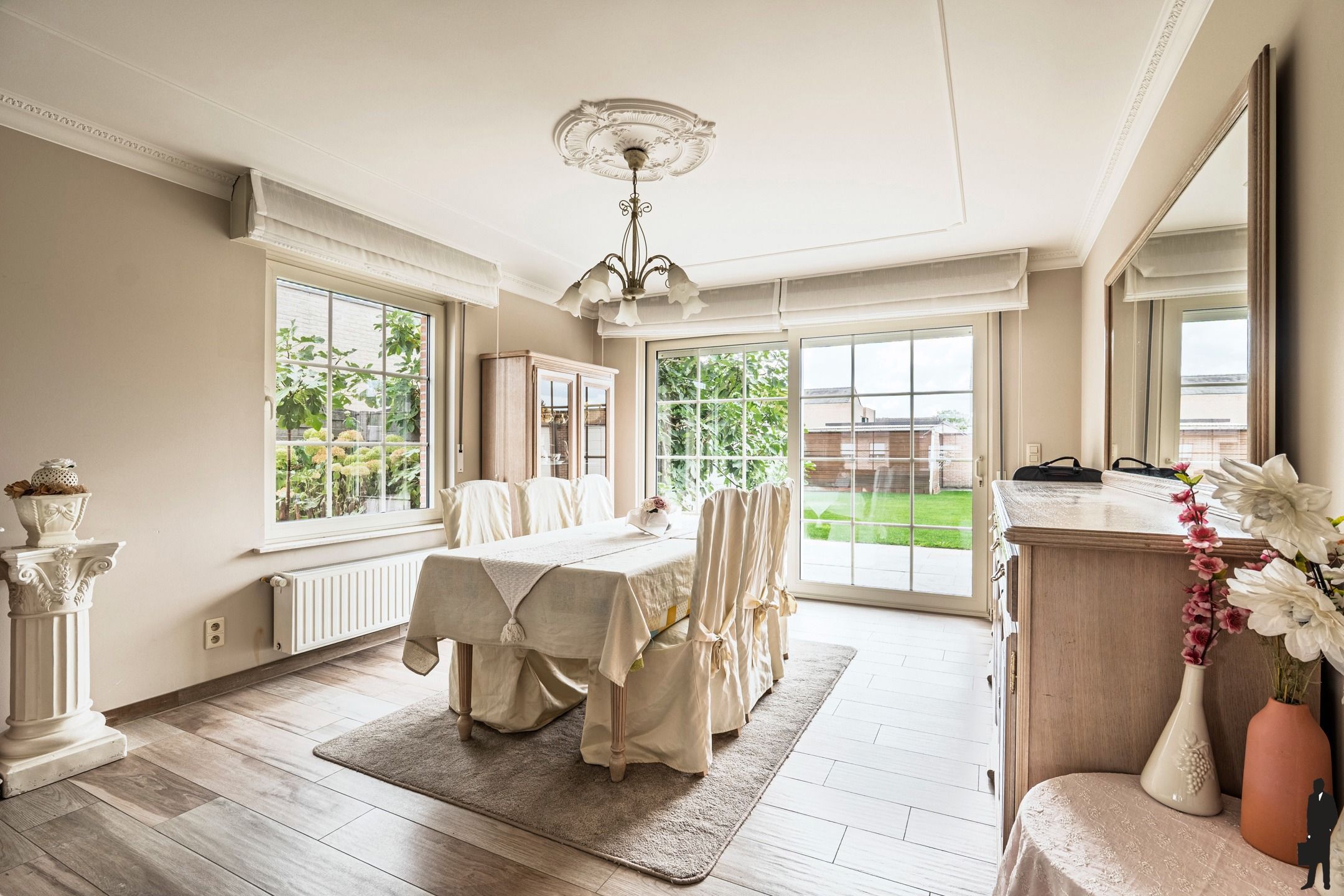 Recente villa met 6 slpks. te Lommel nabij Nederlandse grens foto 8