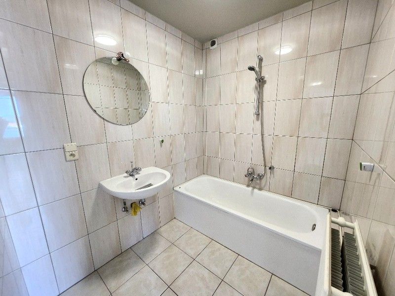 Tweeslaapkamer appartement mét garage in het centrum van Sint-Baafs-Vijve ZONDER SYNDICKOSTEN! foto 8