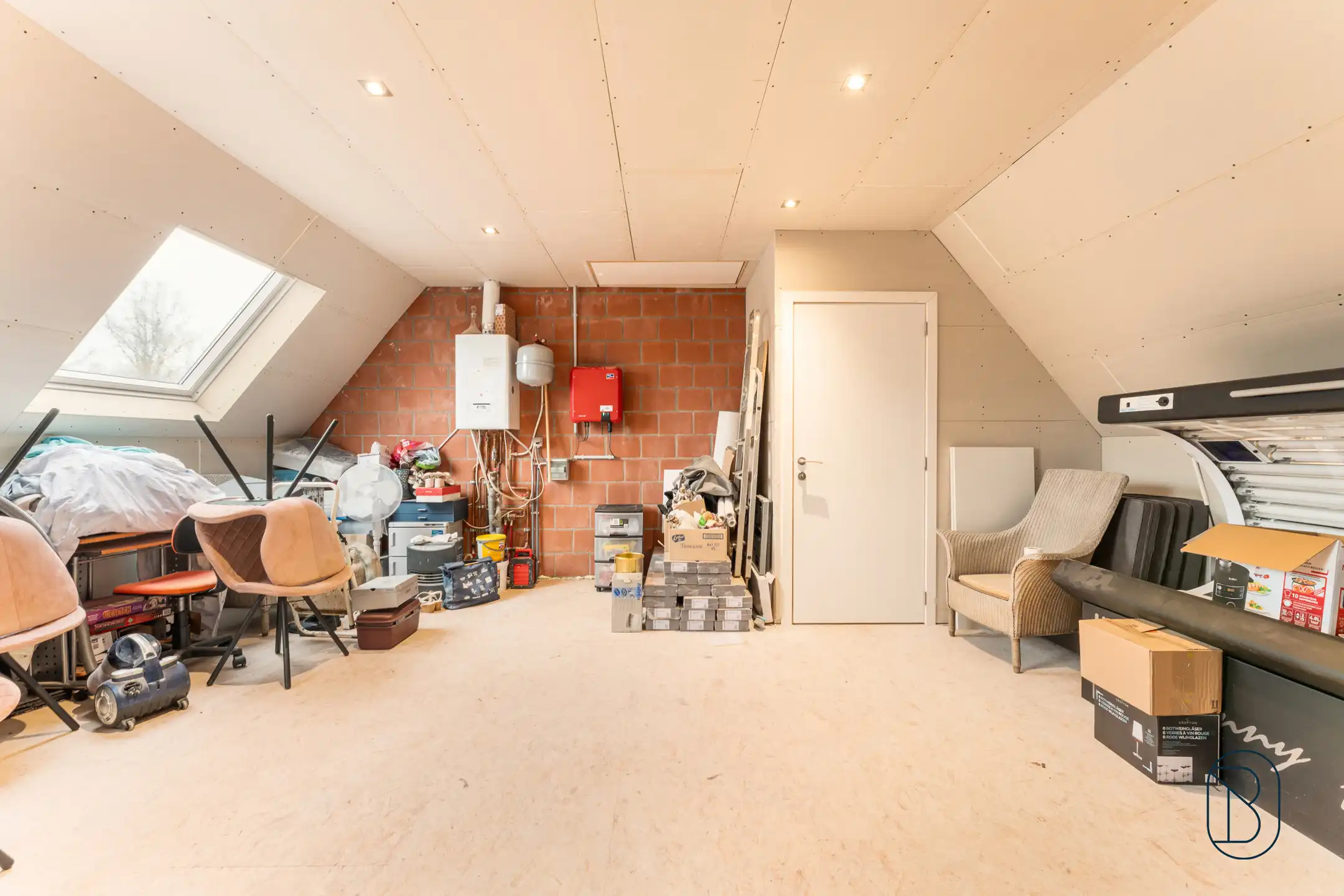 Instapklare woning met 4+ kamers, tuin, oprit en garage foto 16