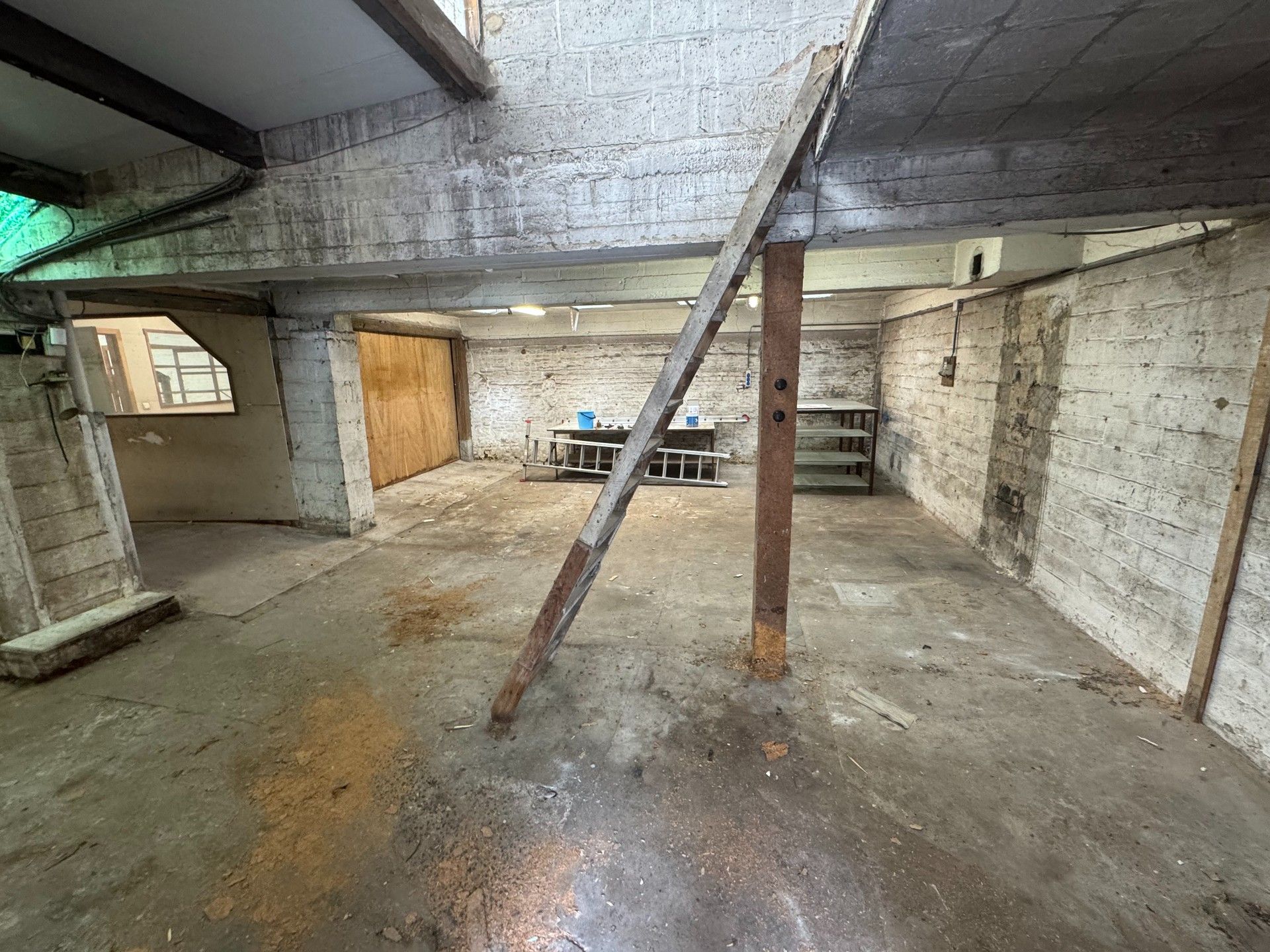 Woning met kantoor/winkel en magazijn/loods te koop in het centrum van Meulebeke. foto 22
