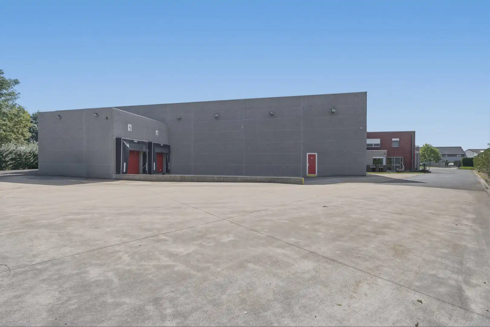 Bedrijfswoning met ruime loods van ca. 1.530 m² in de ambachtelijke zone van Eernegem foto 14