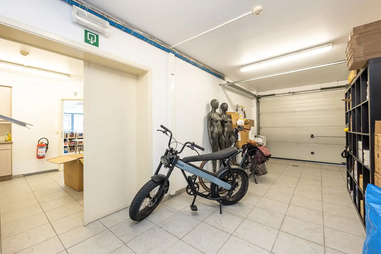 VERHUURD HANDELSPAND MET GARAGEBOX foto 6