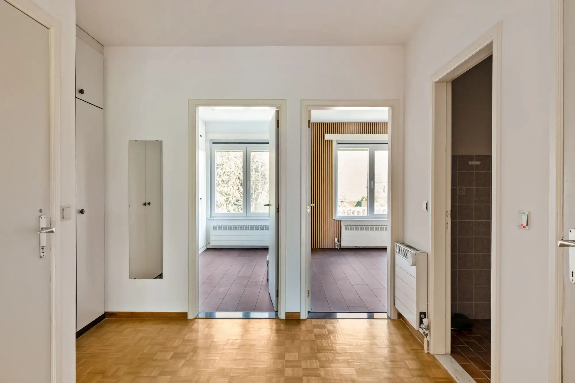 Lichtrijk appartement met sixties vibe en garagebox – ideaal renovatieproject! foto 13