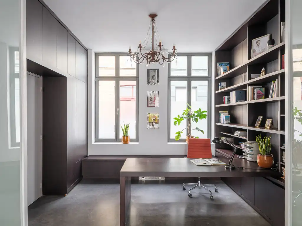 Architecturale burgerwoning naar de hand van Enplus architecten met stadstuin en polyvalente achterbouw op een boogscheut van het stadscentrum. foto 11