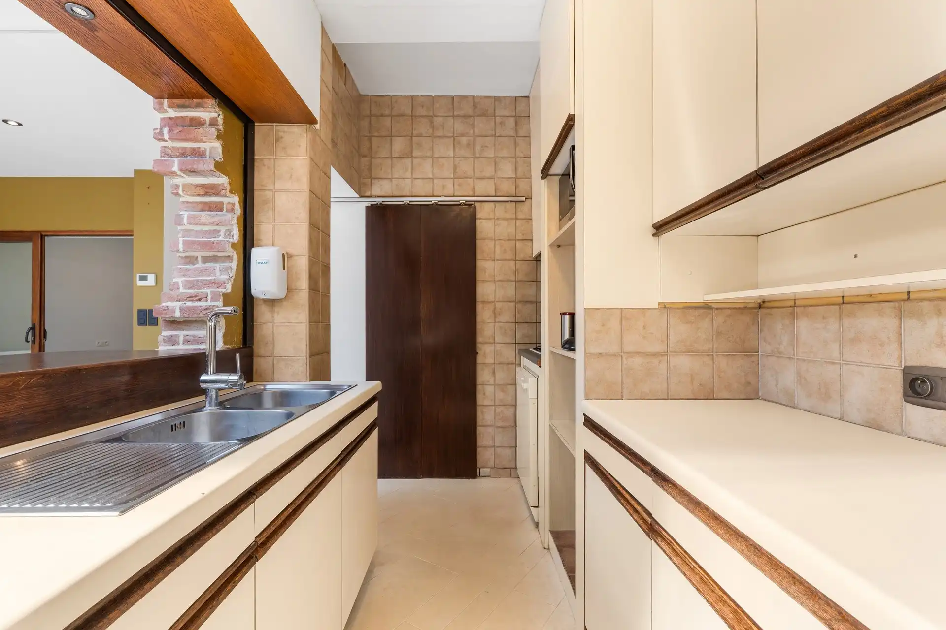 Gerenoveerde één/meergezins/kangeroe woning met 4 mog 5 slaapkamers en tuin. foto 9