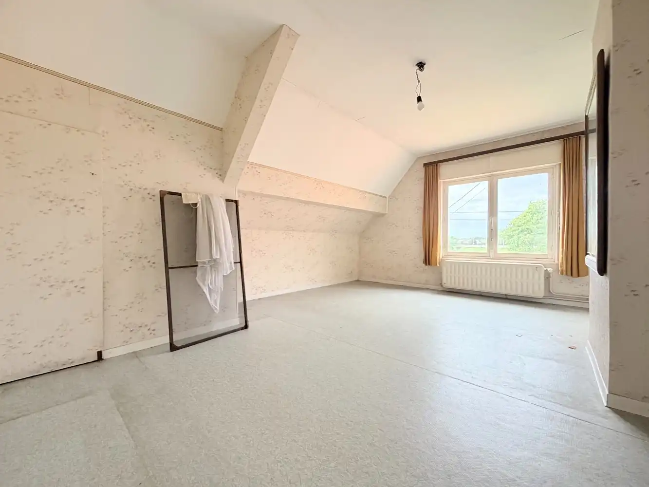 Op te frissen alleenstaande woning met riante tuin foto 22