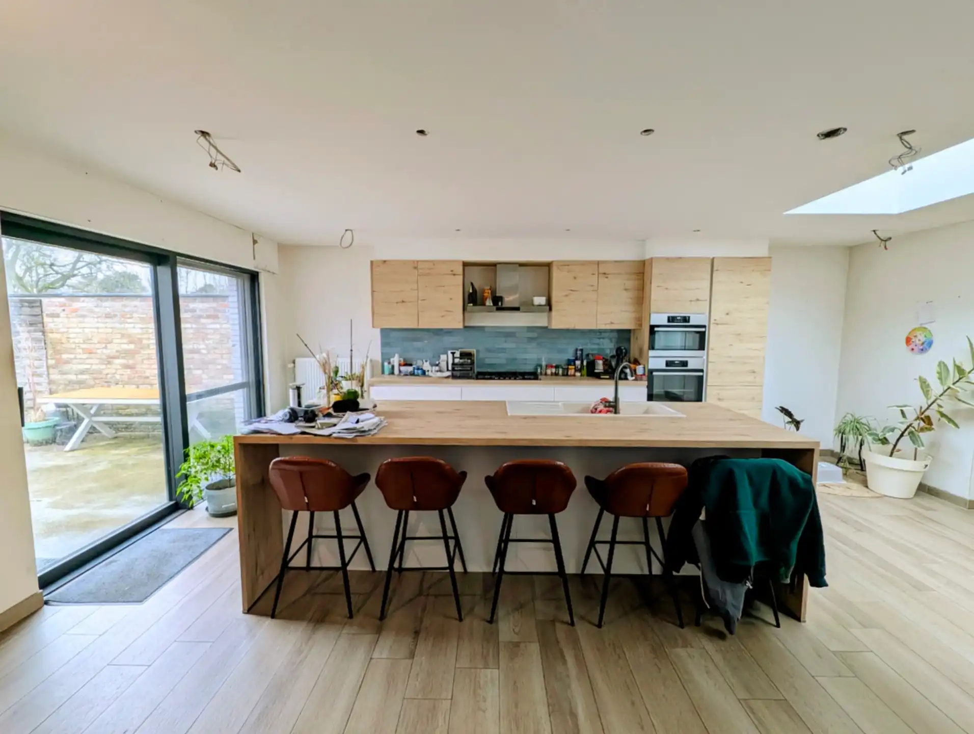 Huis te koop De Panne – Instapklaar, 4 slaapkamers, garage en zuidgerichte tuin (volledige renovatie 2023) foto 6