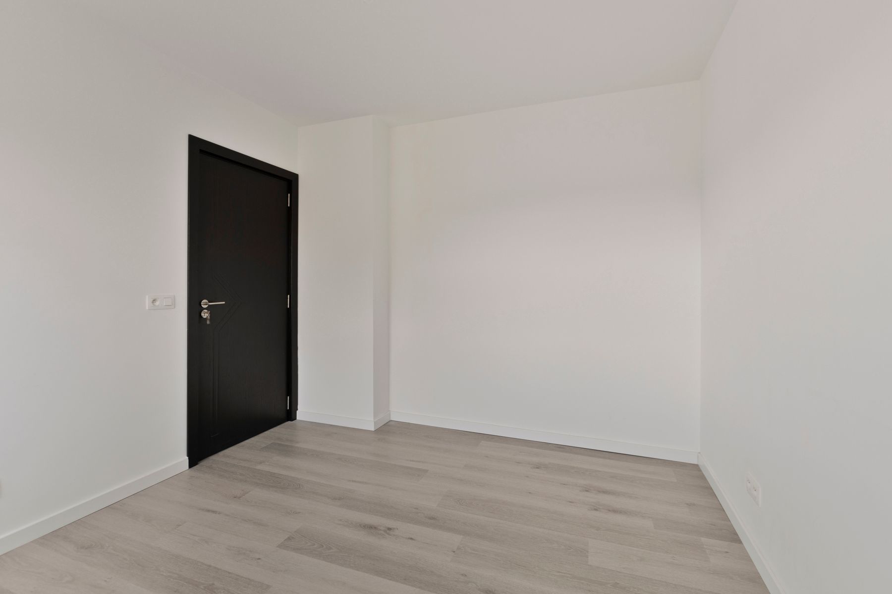 Gerenoveerde woning met drie slaapkamers foto 23