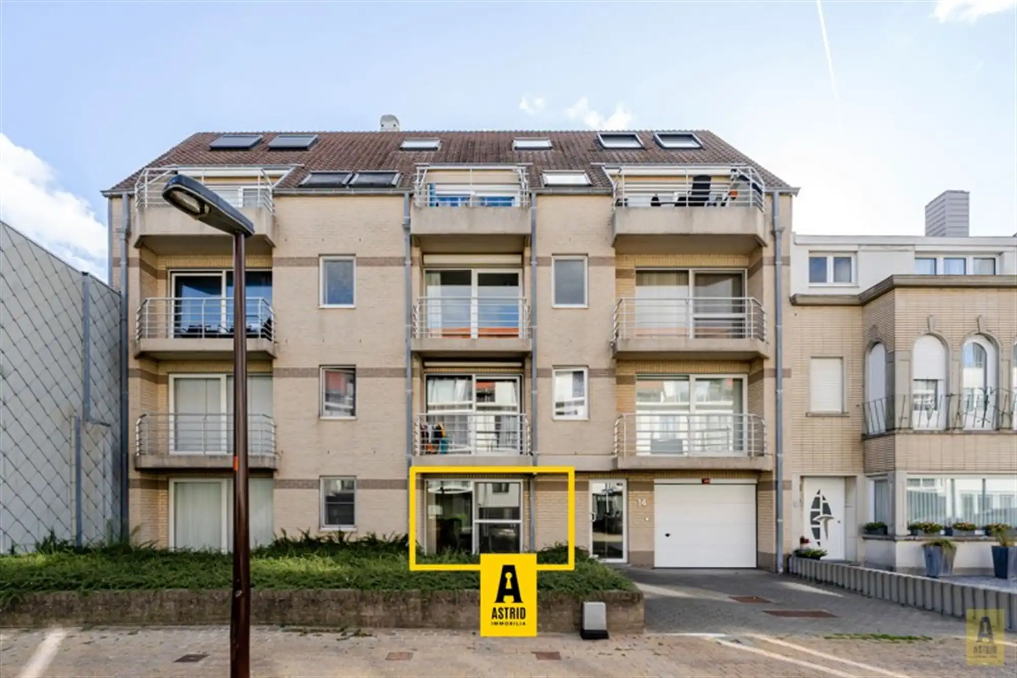 Gezellig gelijkvloers appartement met zonnig terras vlak aan zee én centraal! foto 3