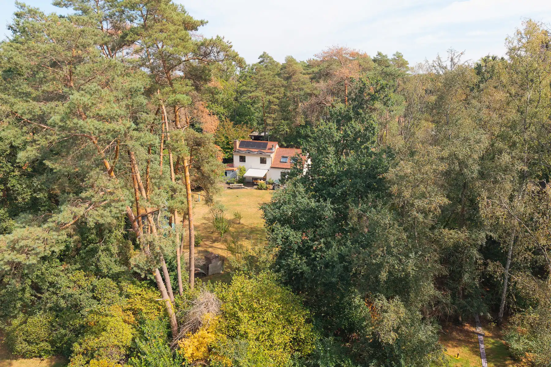 Mooie, gezellige woning met zonnige tuin op een toplocatie foto {{pictureIndex}}