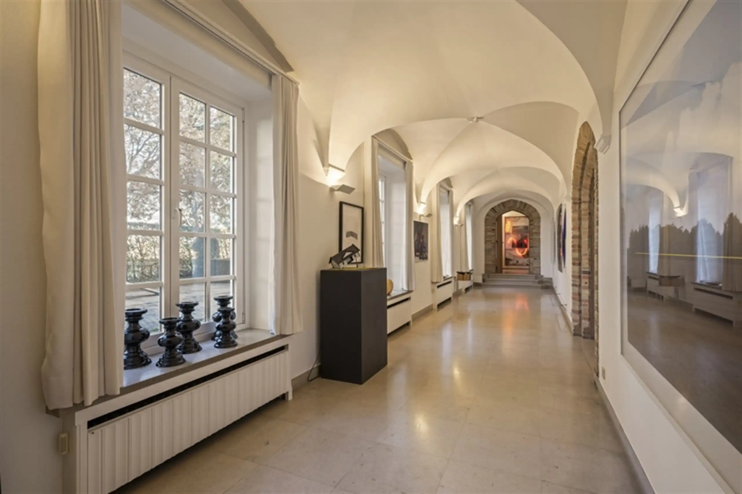 Waardevolle witte vastgoedparel  op 8.679 m² ! foto 9