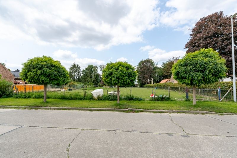 Eigendom 2069m² grondopp - 26m straatbreedte !!! foto 2