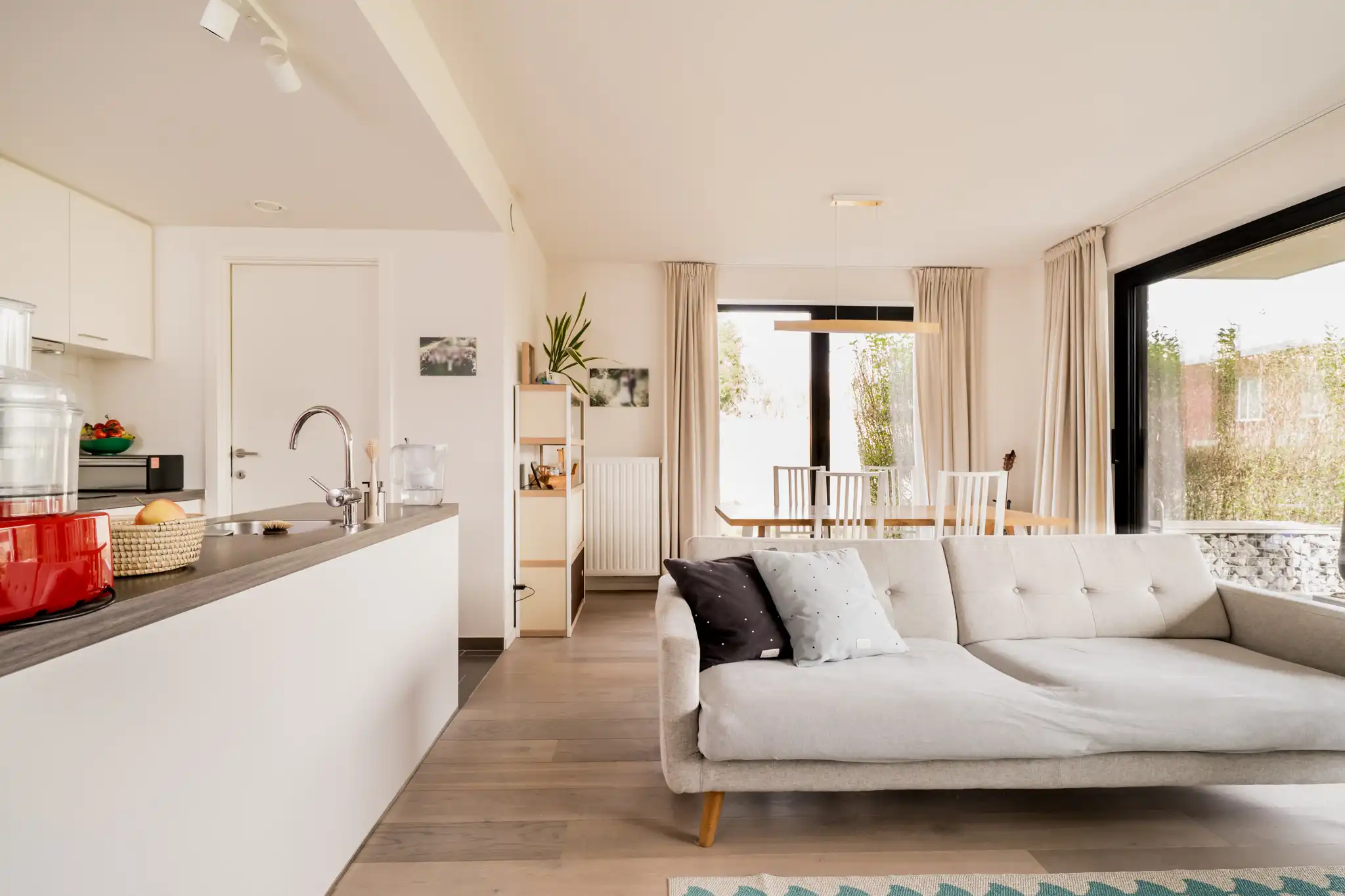 Stijlvol gelijkvloers appartement met 3 slaapkamers en ruim terras in groene, autoluwe woonomgeving foto 6