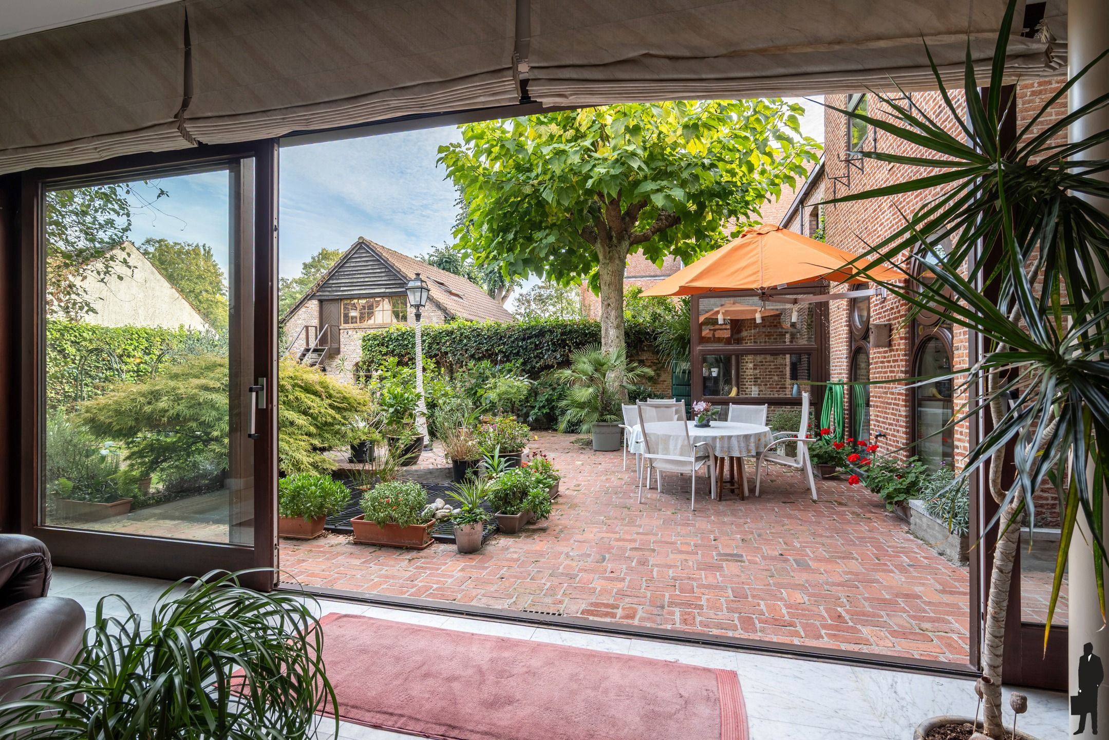 Statig herenhuis met 6 slks, 2 bdks, dubbele garage  foto 11