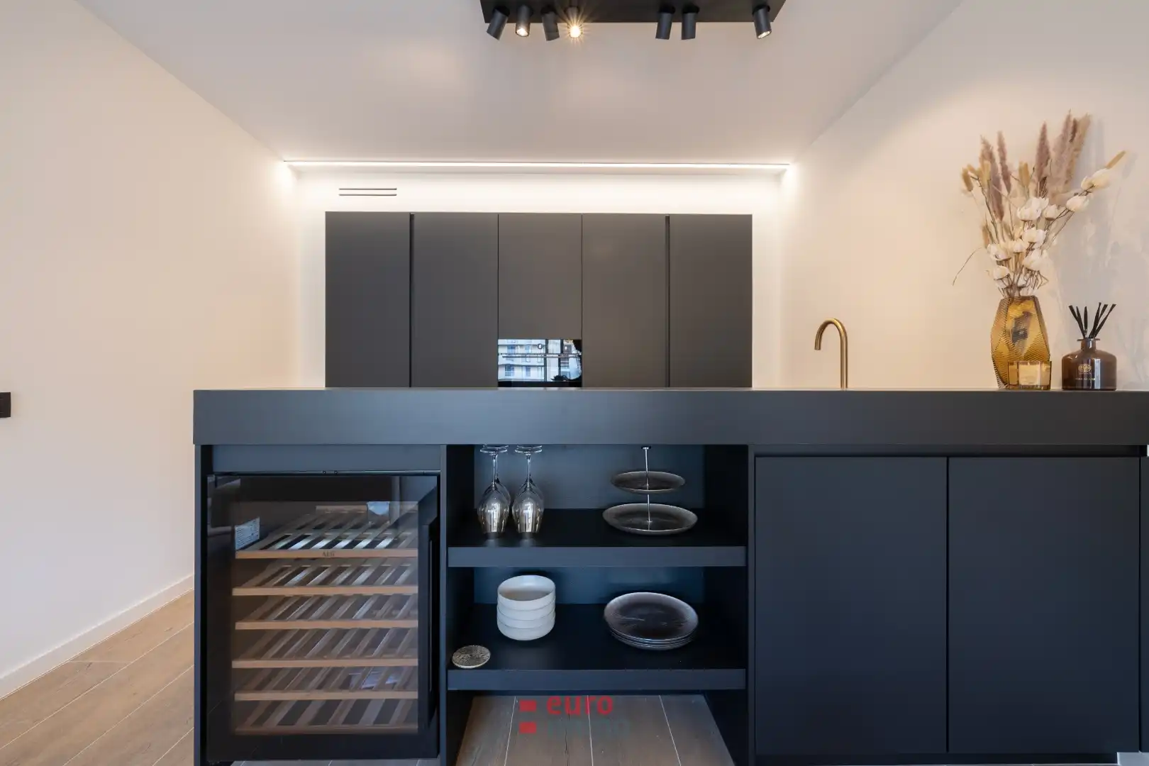 Subliem gerenoveerd appartement met hoogwaardige afwerking en ruim terras foto 7