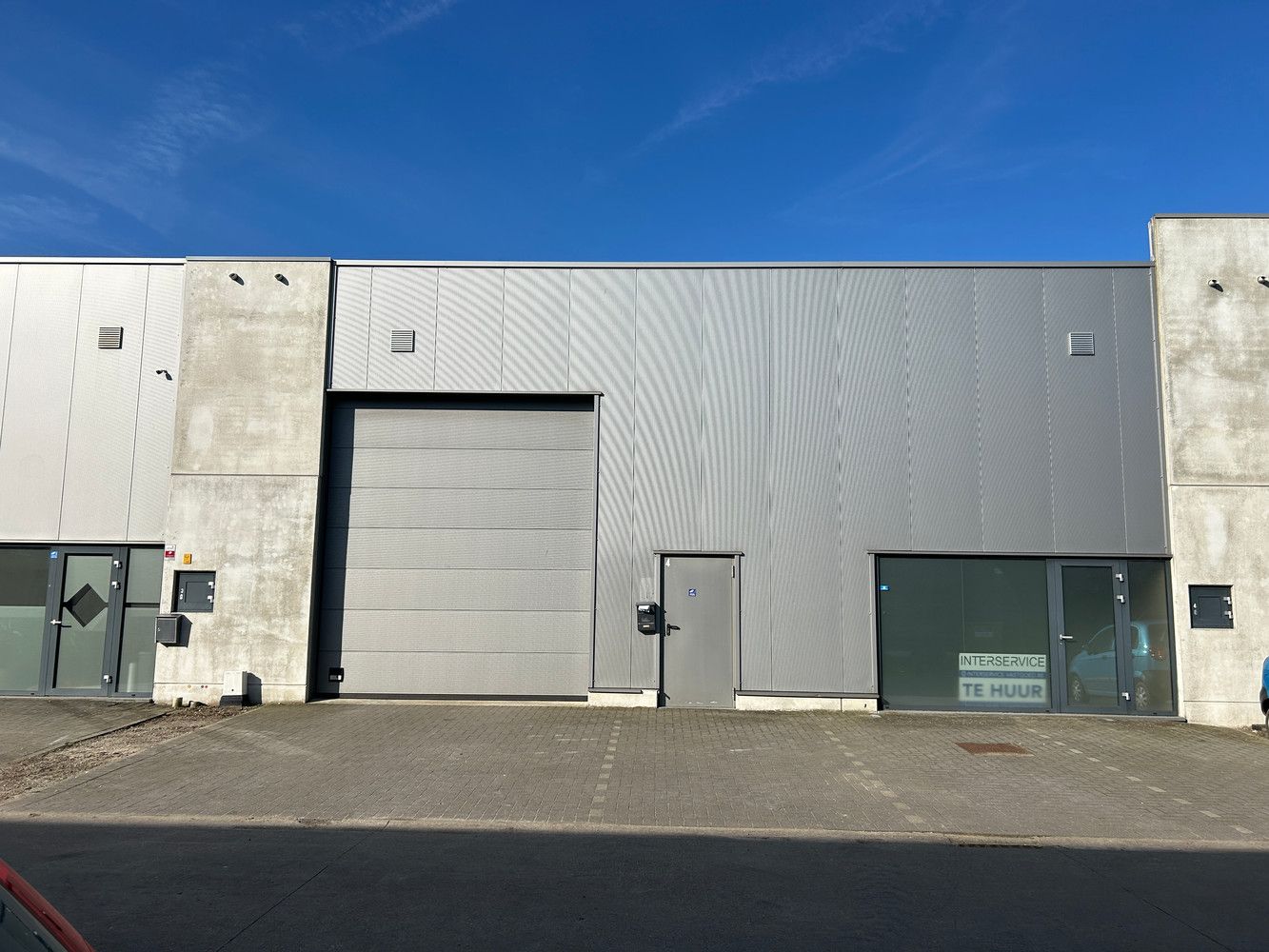 Bedrijfsunit met woonst foto {{pictureIndex}}