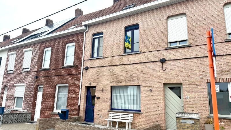 Hoofdfoto van de publicatie: Gezellige te renoveren rijwoning met 4 kamers en garage