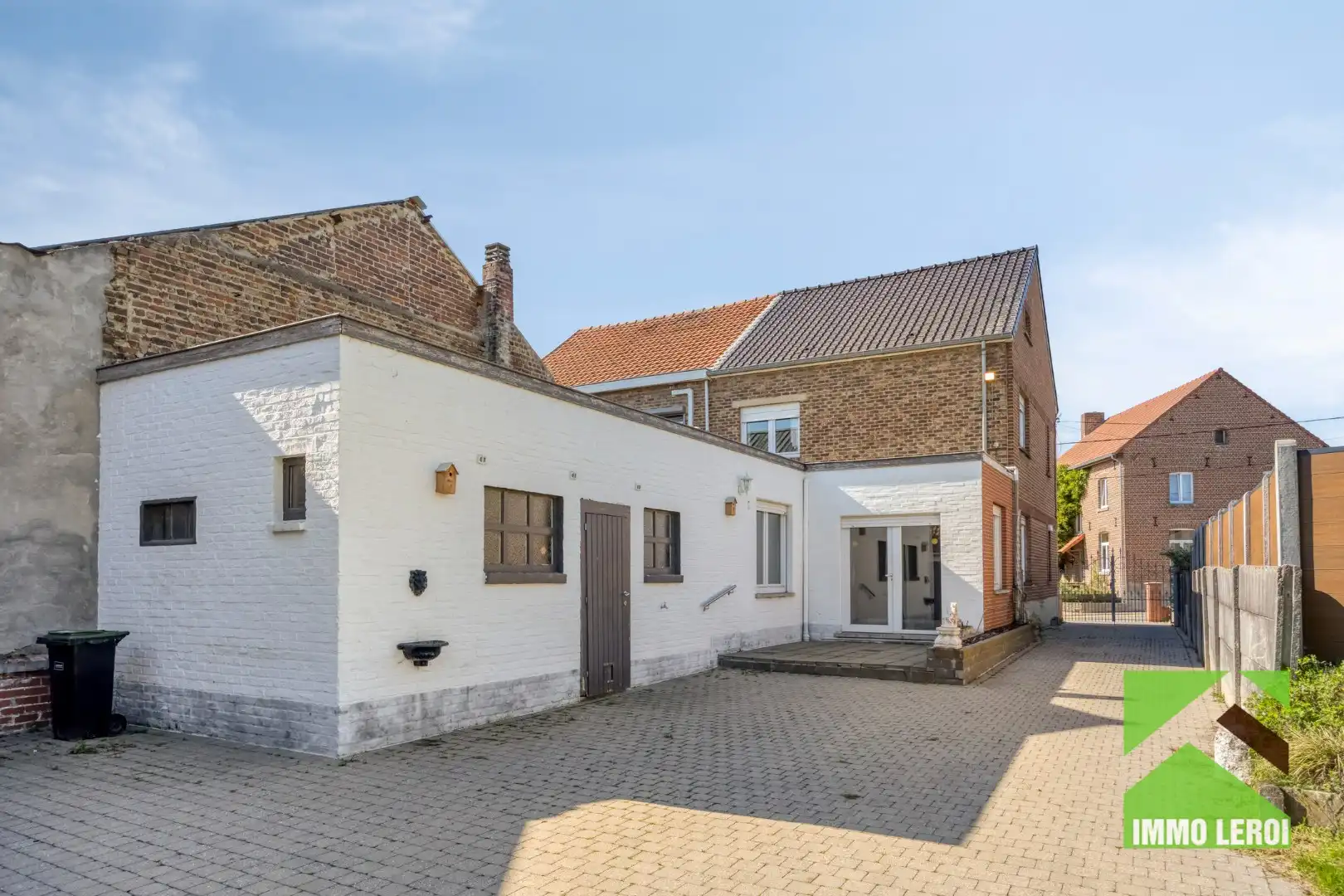 Mooie gezinswoning met 2 garages en prachtige tuin op totaal 52a 91ca foto 19