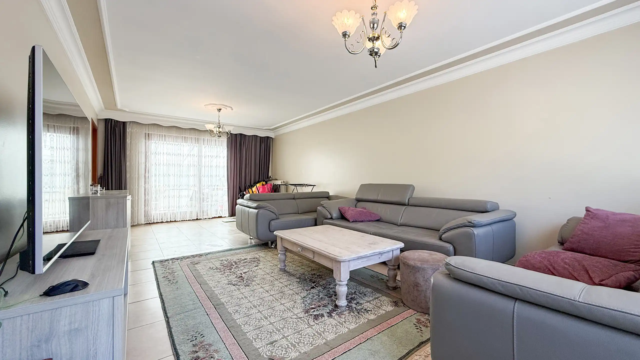 Instapklare bungalow met 5 slpks op toplocatie in Heusden! foto 3