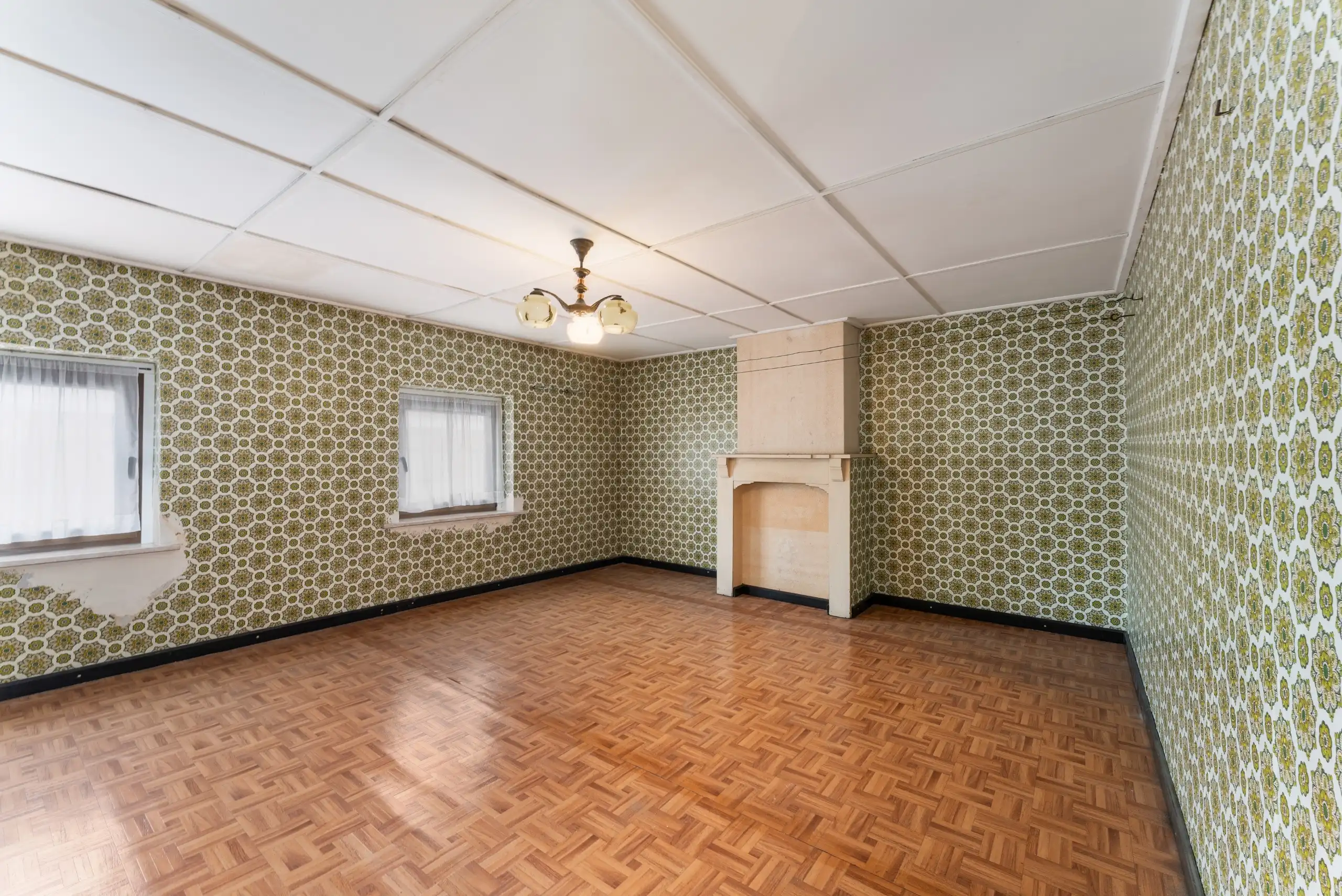 Zeer ruime te renoveren woning in centrum met 5 slpks. & tuin foto 3