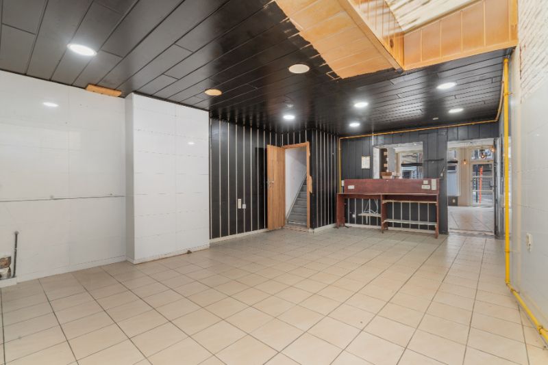 Woning met handelsruimte/bureel foto 8