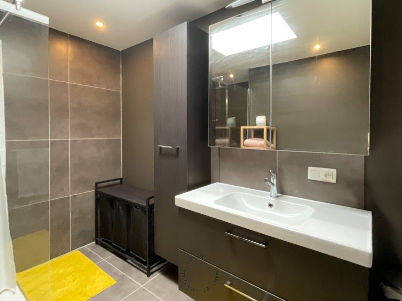 Ruim appartement van 130m² met twee slaapkamers, terras en autostaanplaats foto 9
