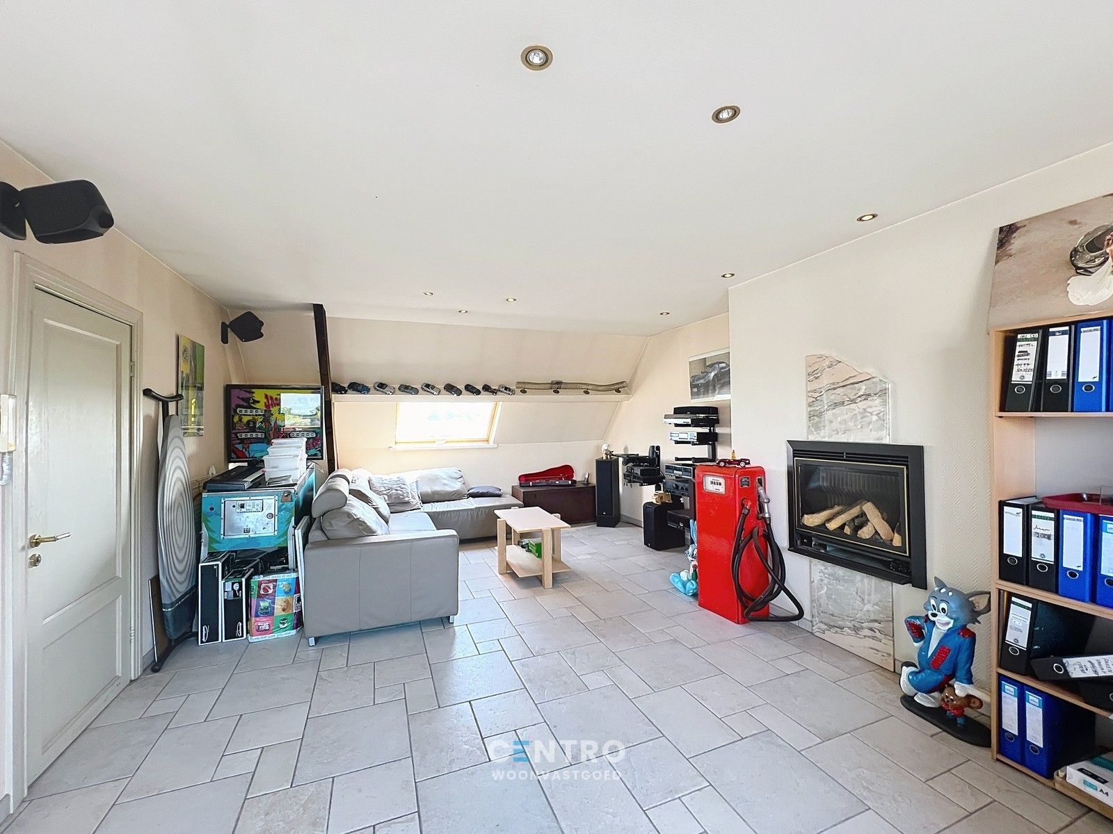 Woning met commerciële ruimte (eenvoudig om te vormen naar ruime leefruimte), 240m² bewoonbaar, extra tuinbergingen en DUBBELE garage te Torhout. foto 33