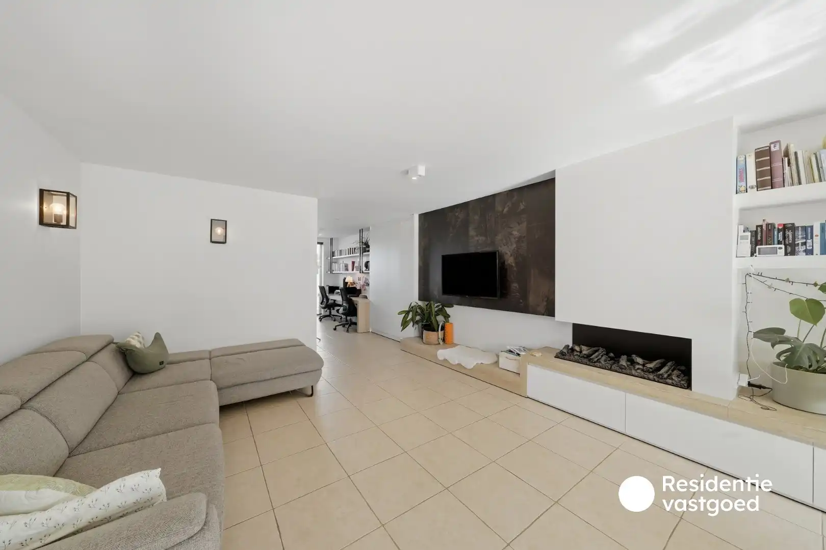Instapklare woning te koop met garage en tuin! foto 7