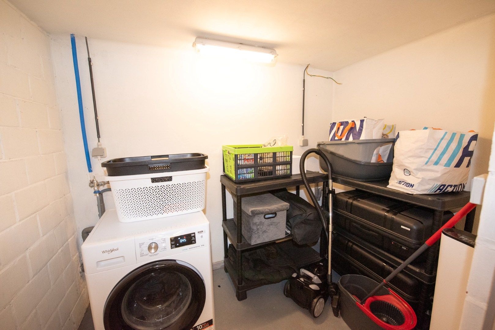 Modern gerenoveerd 1-slaapkamer appartement met berging en terras in Waregem  foto 7