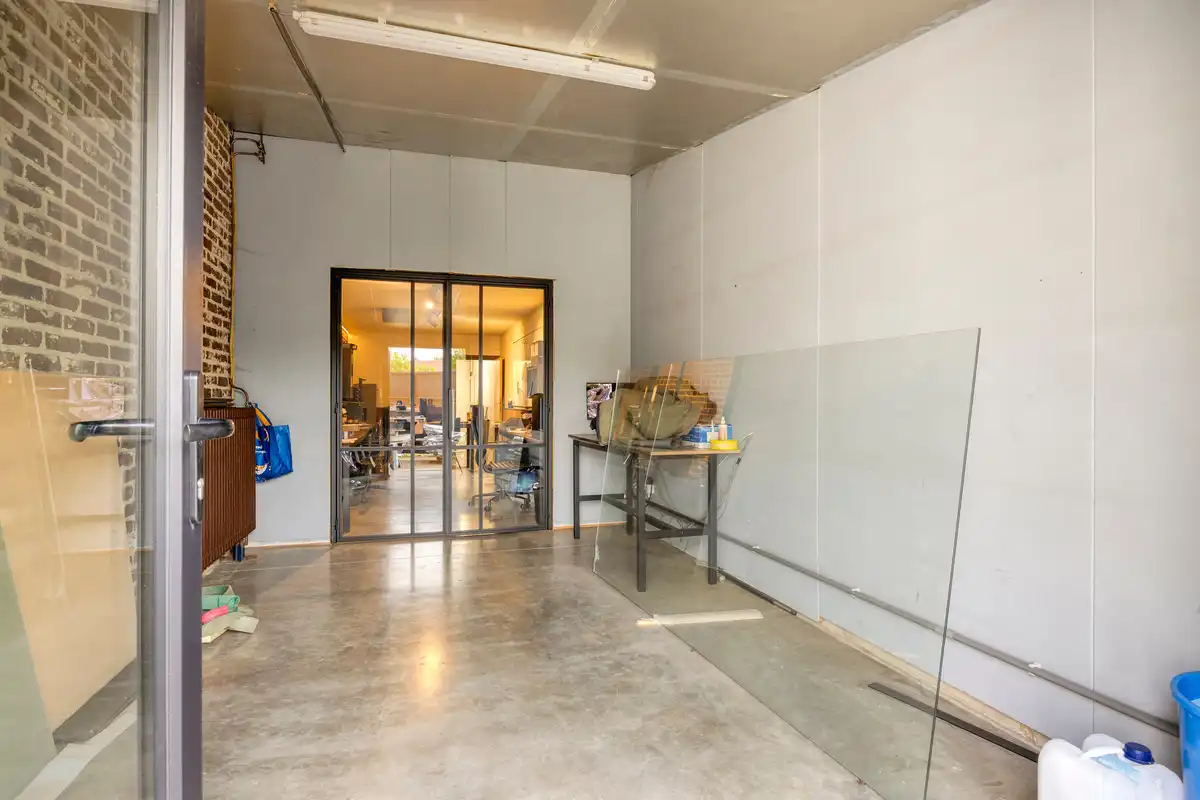 GUNSTIG GELEGEN MAGAZIJN VAN CA 442M² TE KORTESSEM LANGS N20 - OPBRENGSTEIGENDOM foto 5