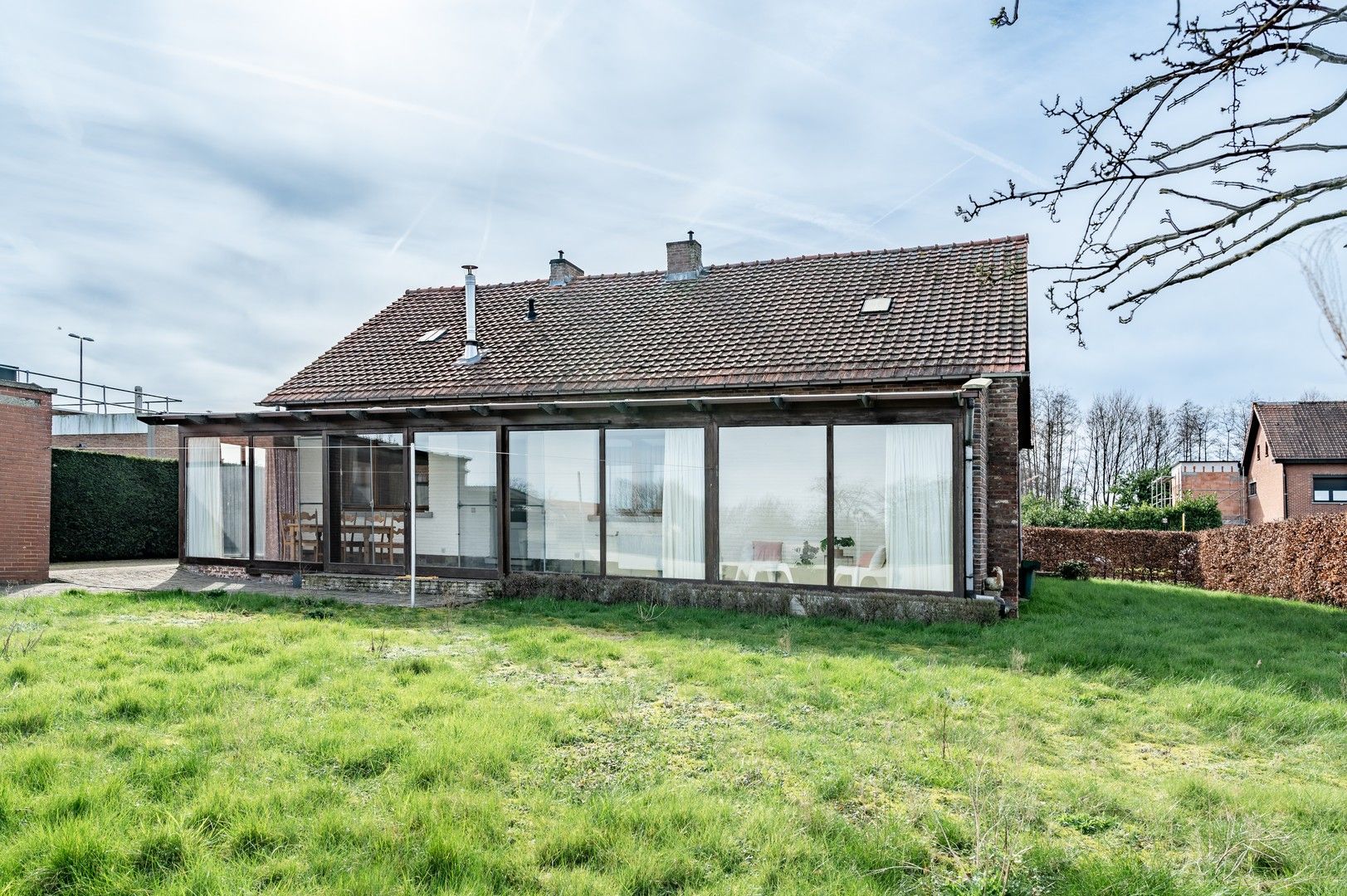 Ruime woning met grote tuin foto 20