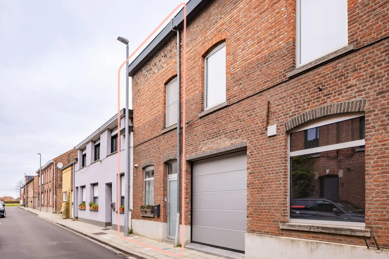 Energiezuinige rijwoning met 4 slaapkamers en tuintje foto {{pictureIndex}}