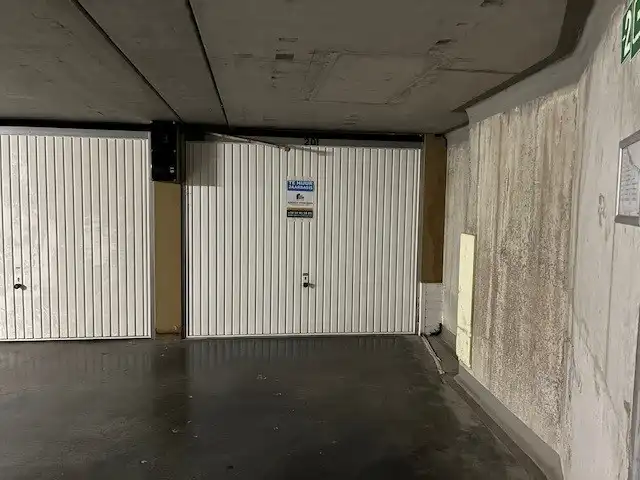 ruime autobox in een verzorgd garagecomplex foto 2