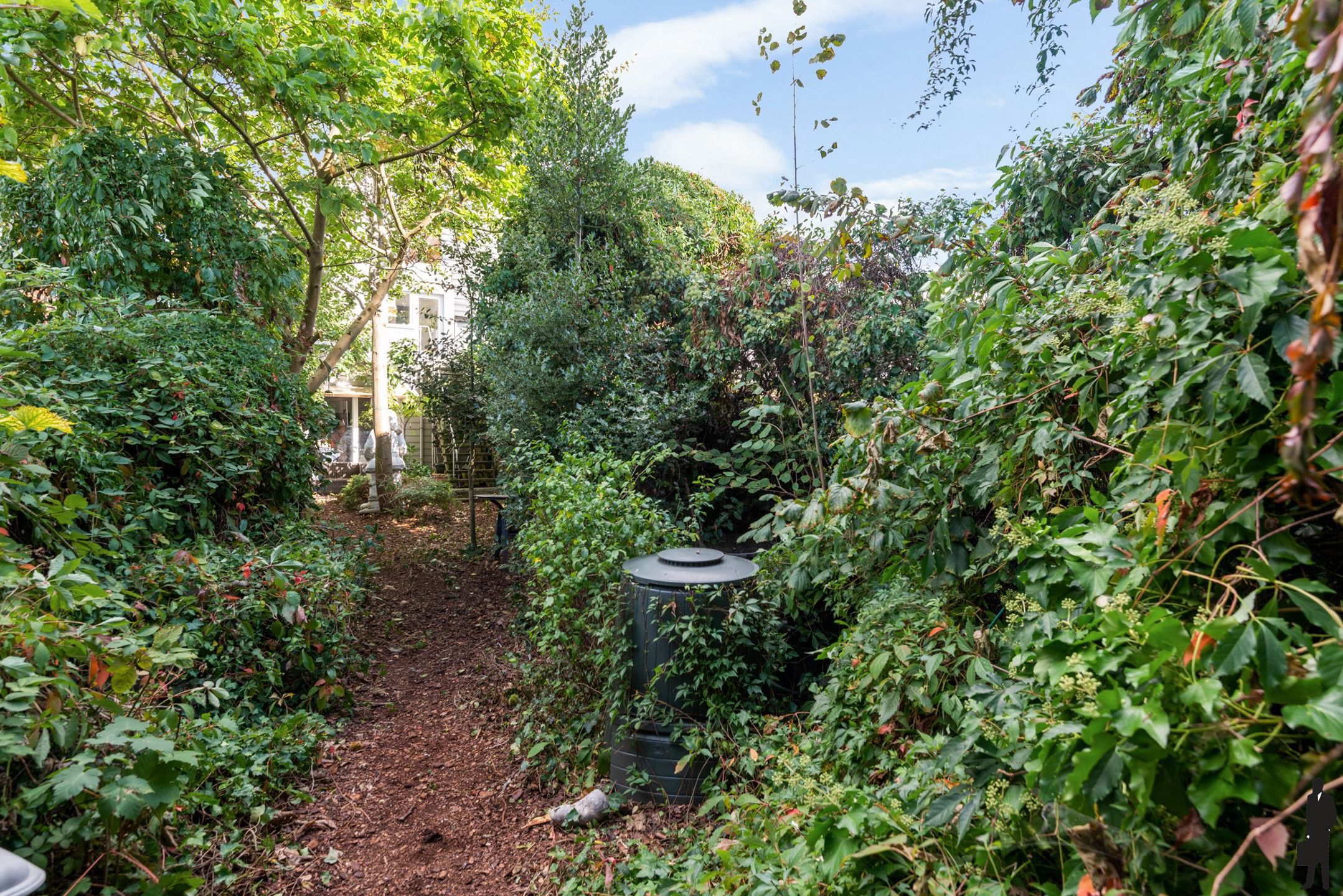 Ruim handelshuis met grote tuin in hartje Wilrijk  foto 12
