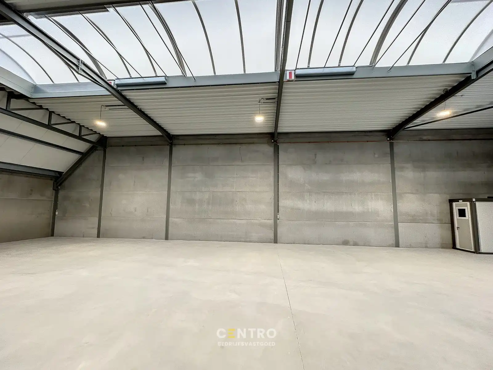 NB MAGAZIJN (312m2), voorzien van sectionaalpoort, deur, raam (voor kantoor) en 2 private parkeerplaatsen op industriezone te Waregem. foto 9