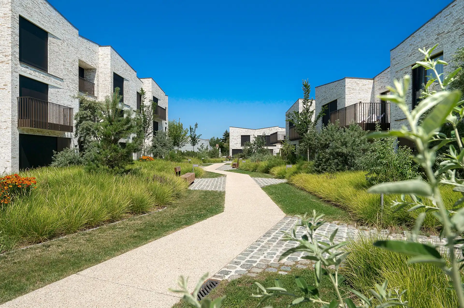 Architecturale BEN-woning met uitzonderlijke leefruimte en zonovergoten terrassen foto {{pictureIndex}}