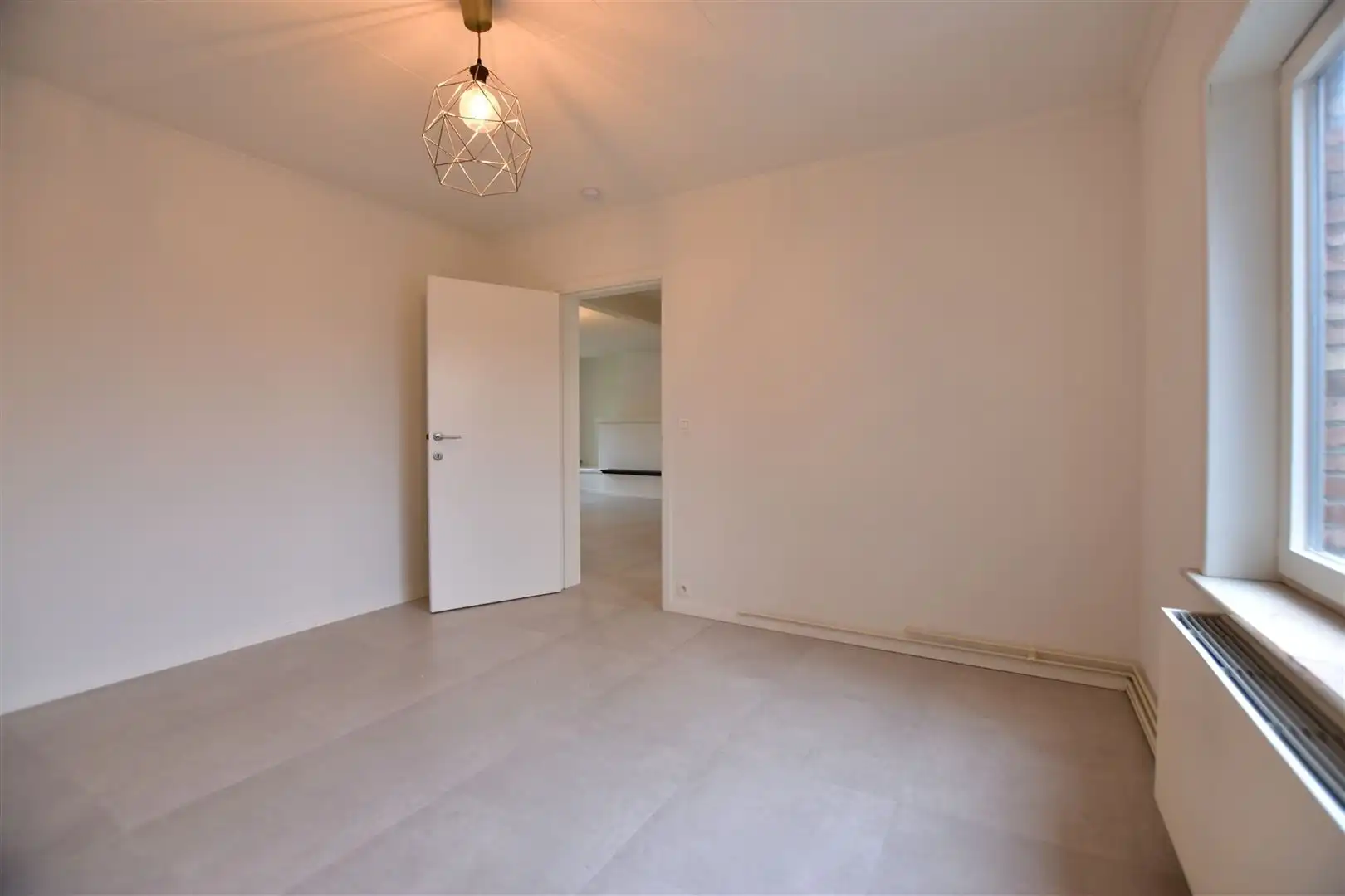 Gerenoveerd appartement te Sint-Gillis foto 10