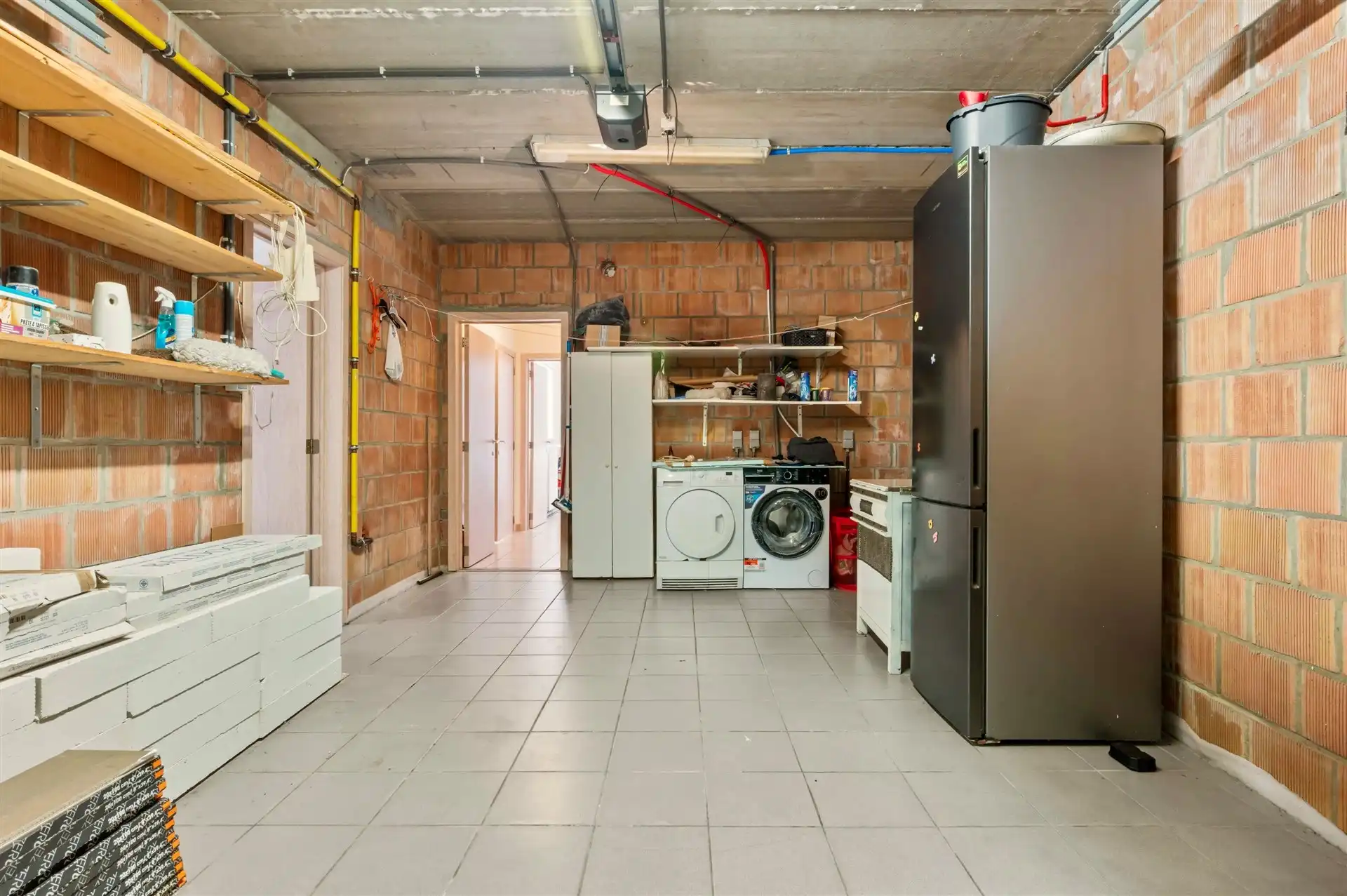 Knappe, ruime instapklare woning met 4 slpks, 2 bdks en tuin foto 17