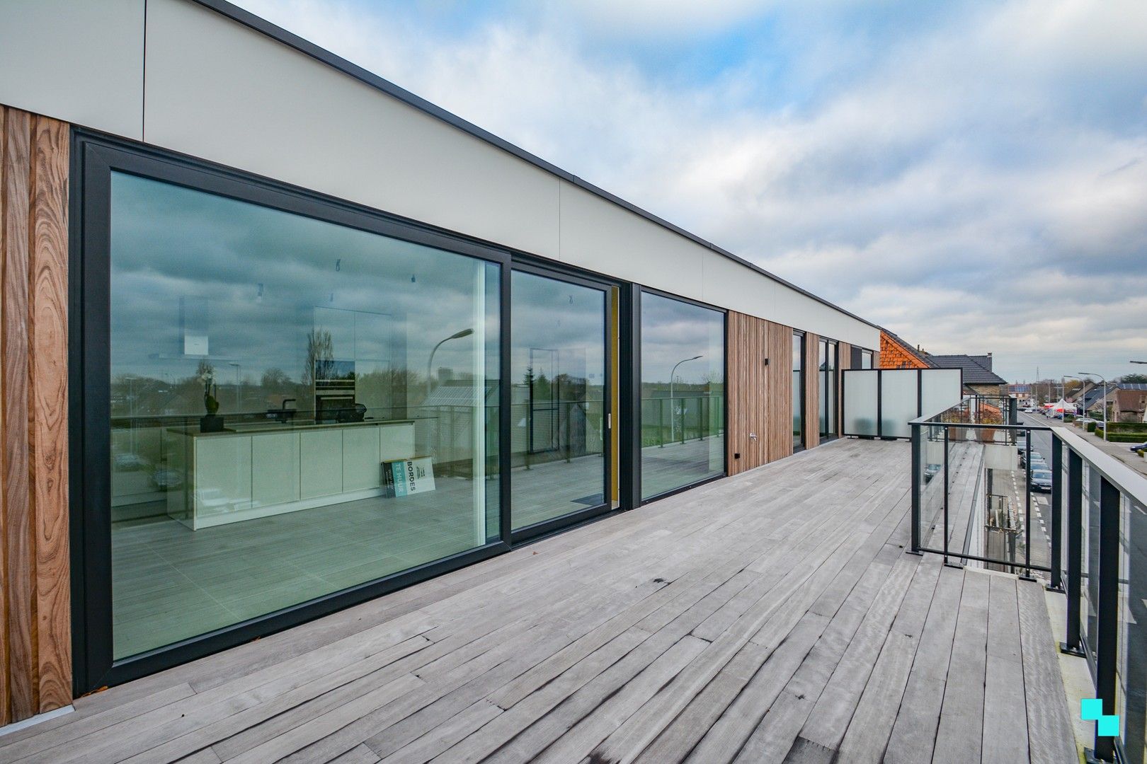 Recent appartement op de Bosmolens met riant terras. foto {{pictureIndex}}