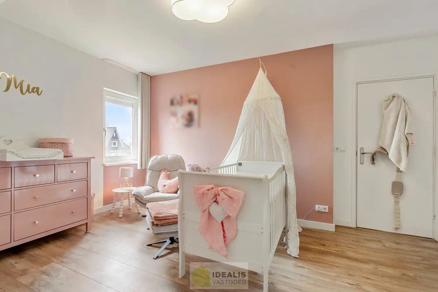 Recent gerenoveerde en perfect onderhouden eengezinswoning met lichtrijke leefruimte, praktisch uitgeruste keuken, 3 slaapkamers, knappe badkamer en knap bijgebouw! foto 31