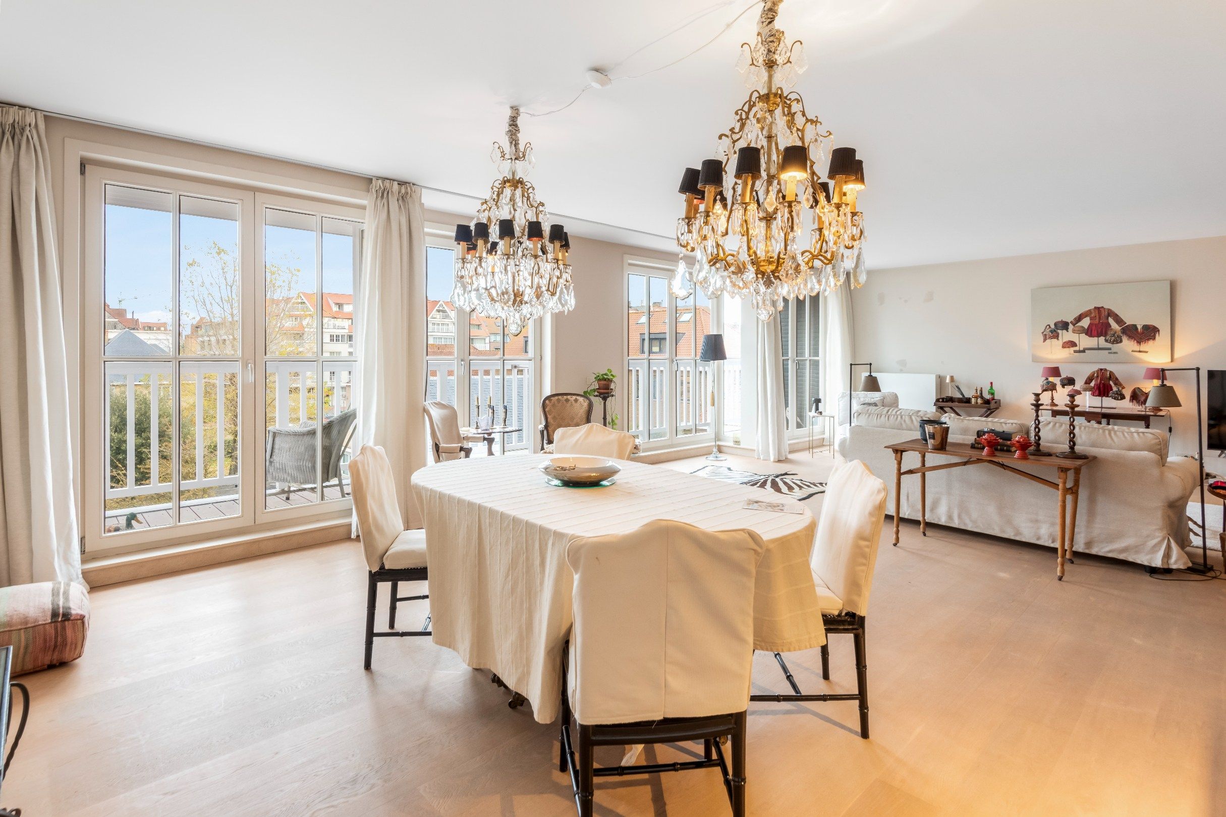 Ruim appartement (ca. 180m²) met een gevelbreedte van meer dan 13 meter, rustig gelegen, in het centrum tegenover de H. Hartkerk. foto 7