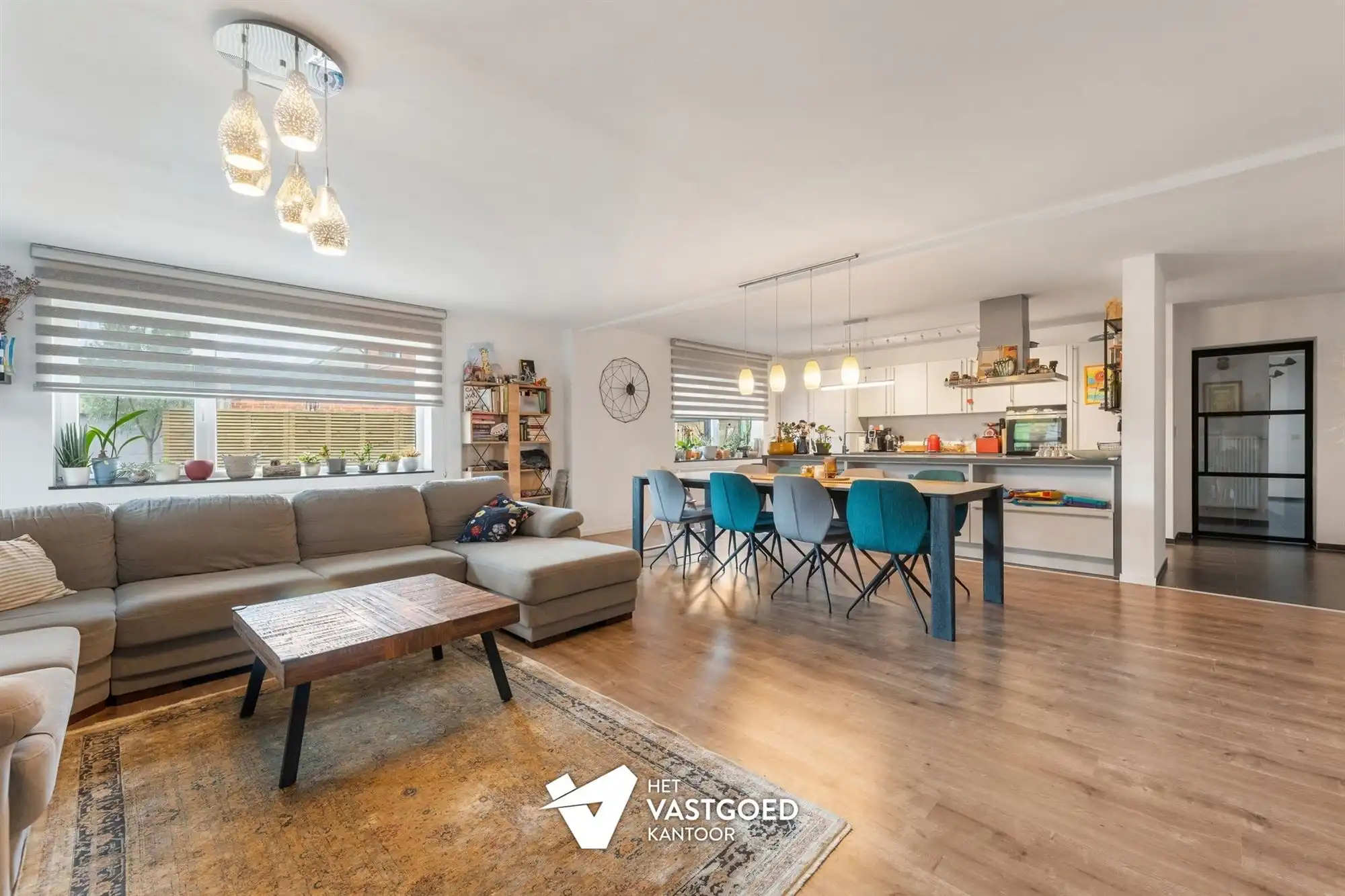 PERFECT ONDERHOUDEN EN ENERGIEZUINIG GELIJKVLOERS APPARTEMENT (165M²) EN TUIN TE BERINGEN foto {{pictureIndex}}