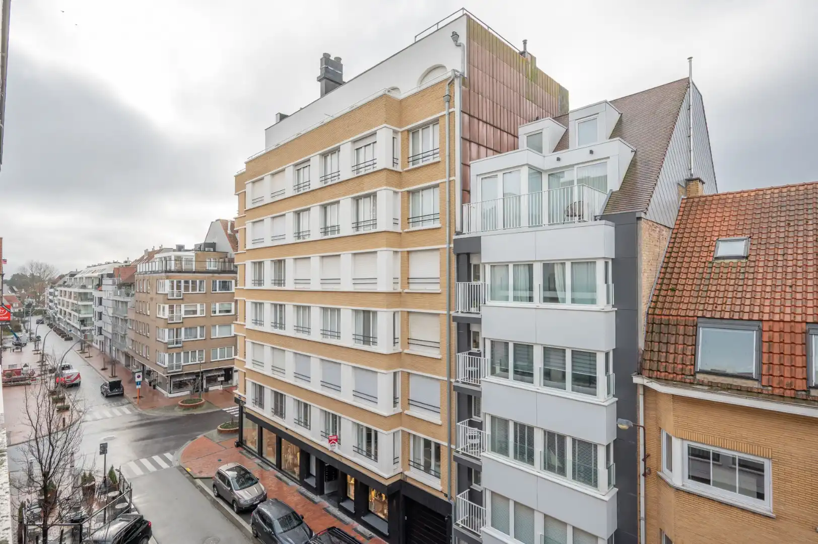 Instapklaar appartement op zeer centrale ligging tussen Lichttorenplein en Dumortierlaan foto 4