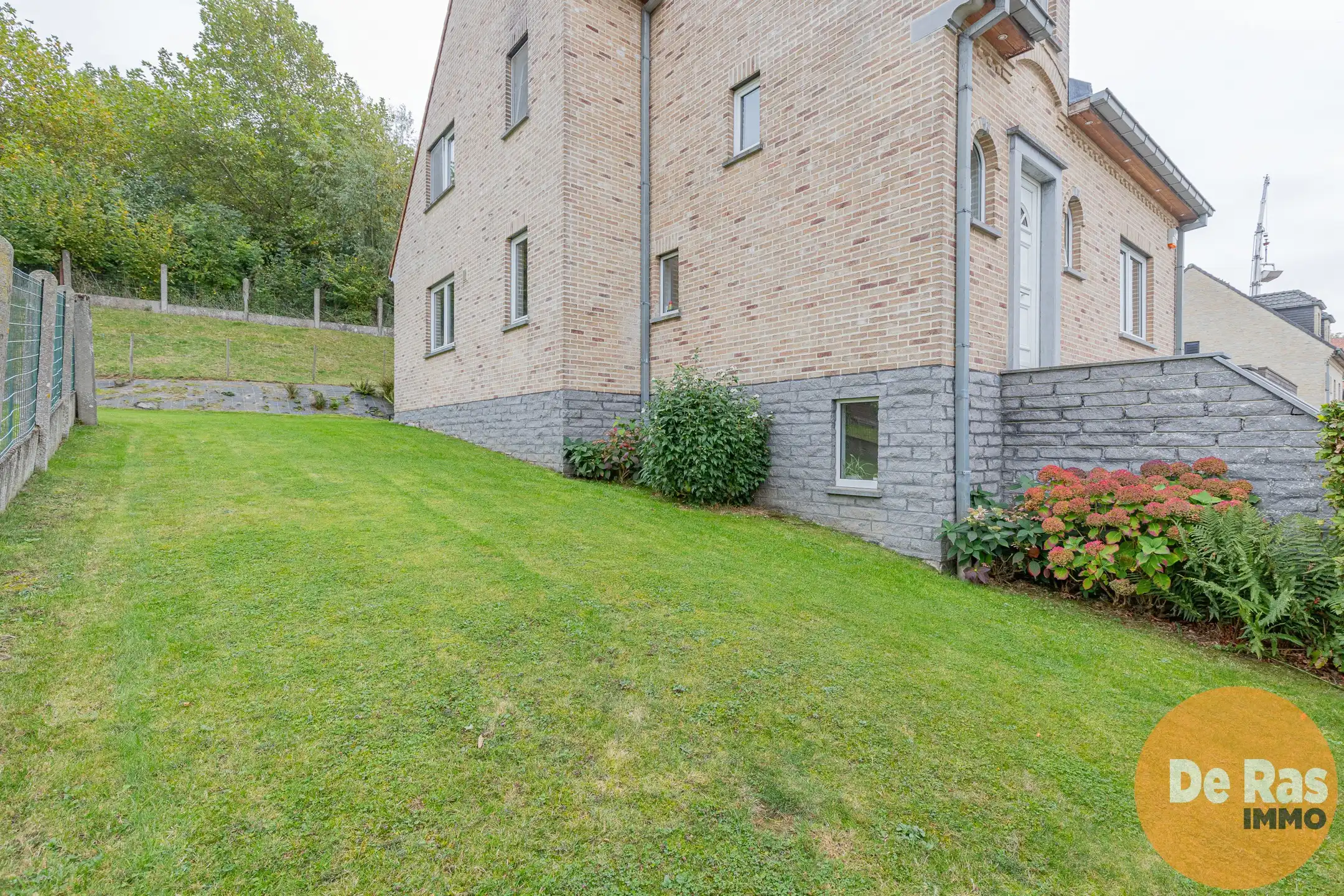 HERZELE- Degelijke open bebouwing met verrassend veel ruimte foto 22