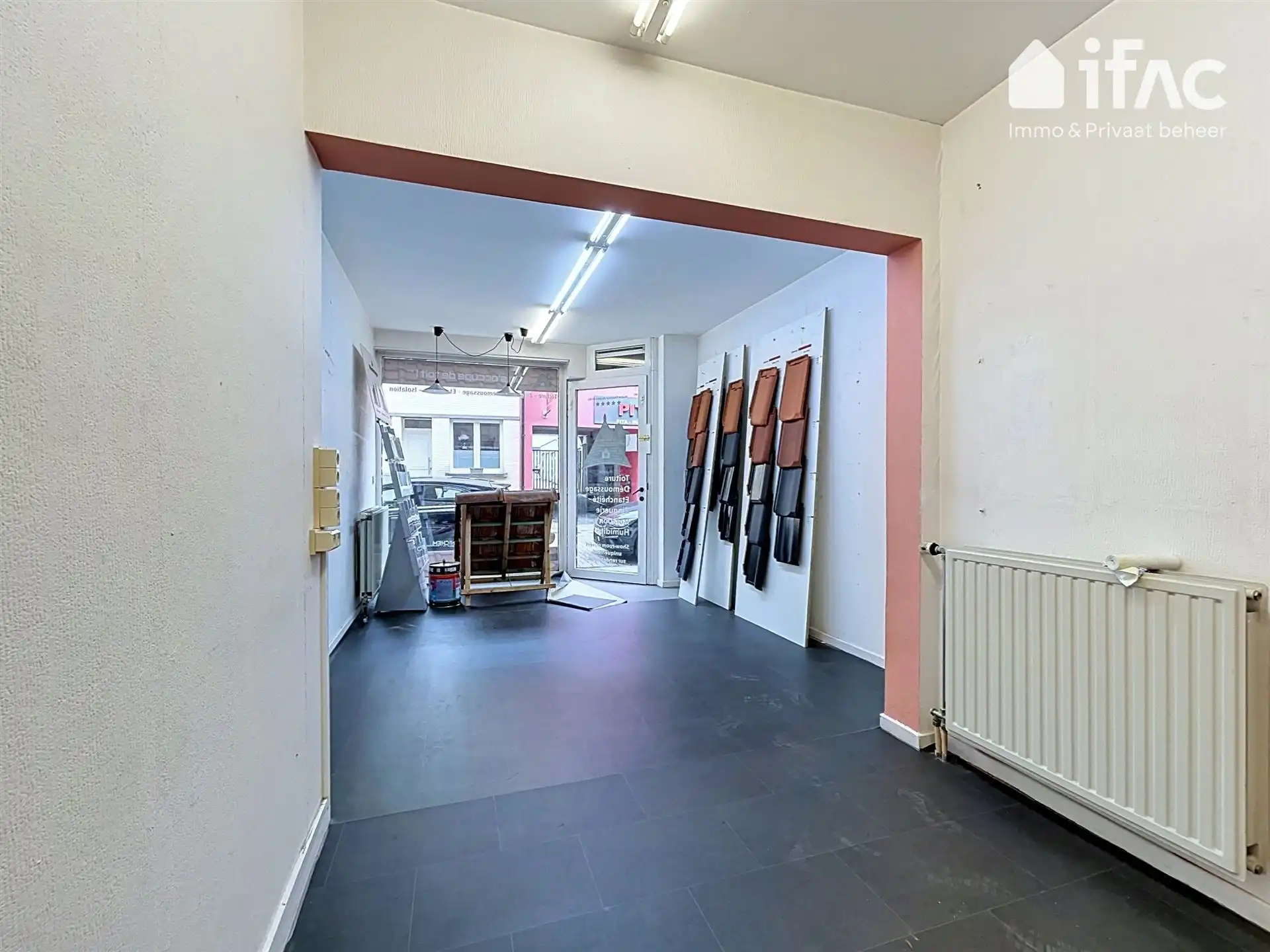 Commerciële ruimte inclusief 2 kelders op een prachtlocatie foto 2