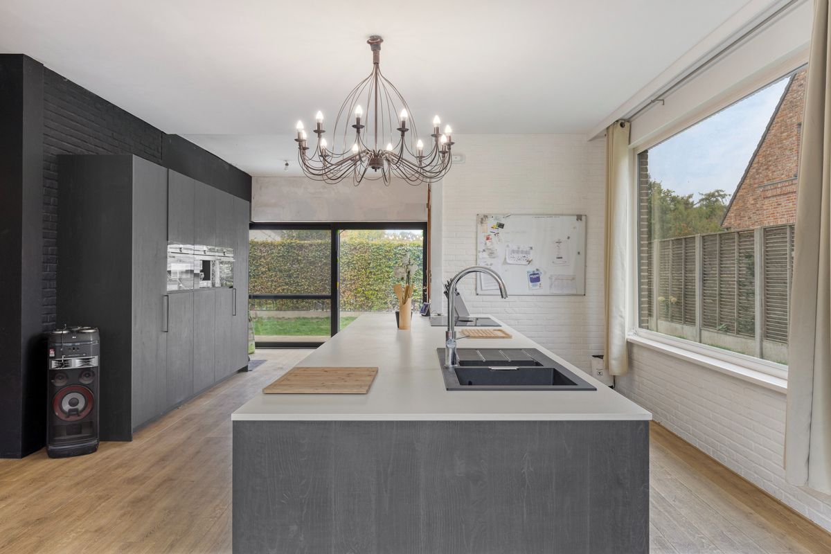 Vrijstaande loftwoning op een perceel van 620 m², 3 slaapkamers en een bijgebouw/schuur foto 2