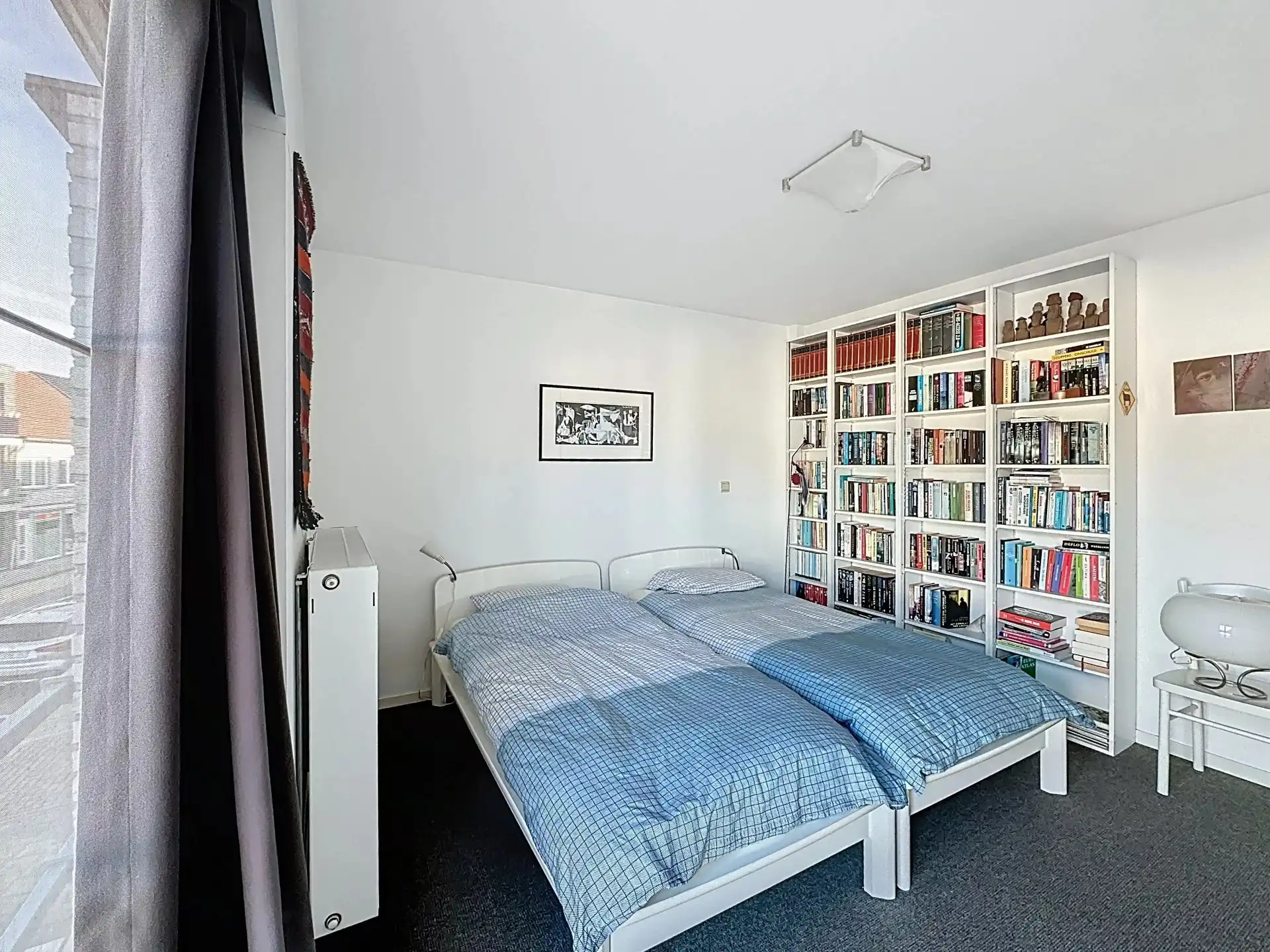 Zeer ruim en luxueus appartement met 2 slaapkamers, terras, tuin en overdekte staanplaats. foto 23