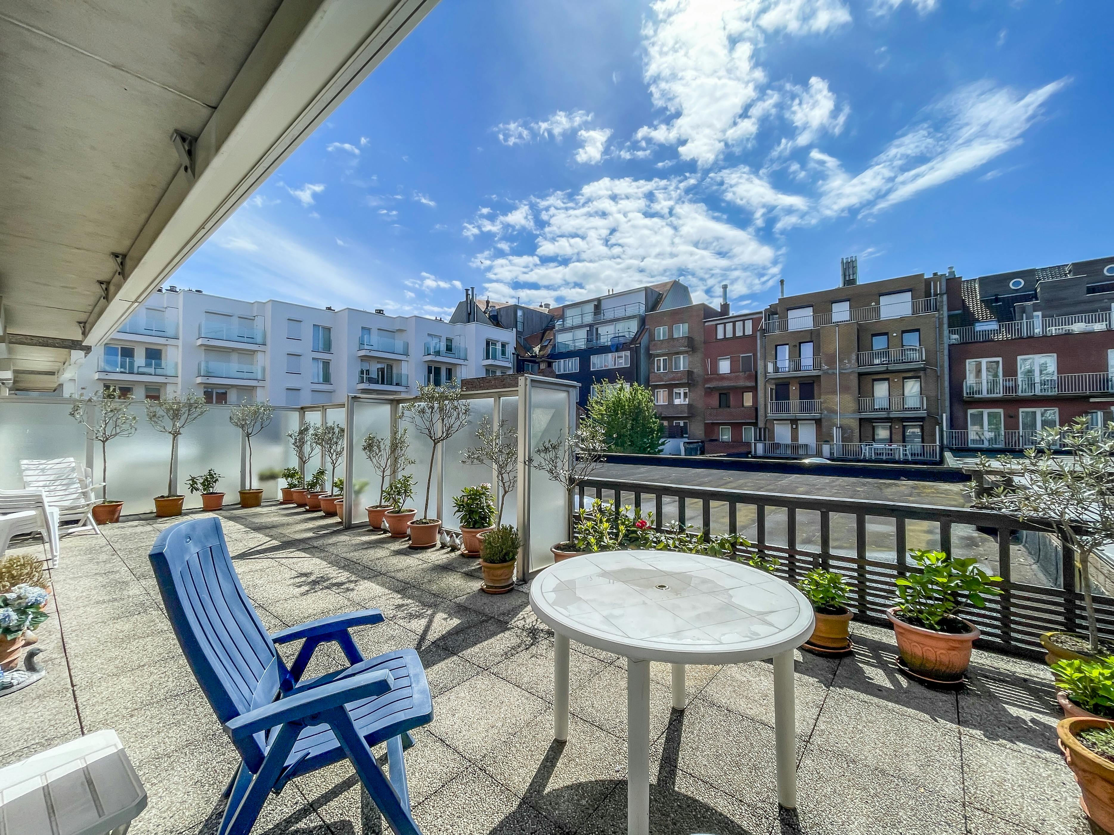 Zeer ruim appartement te koop in het centrum van Knokke foto 2