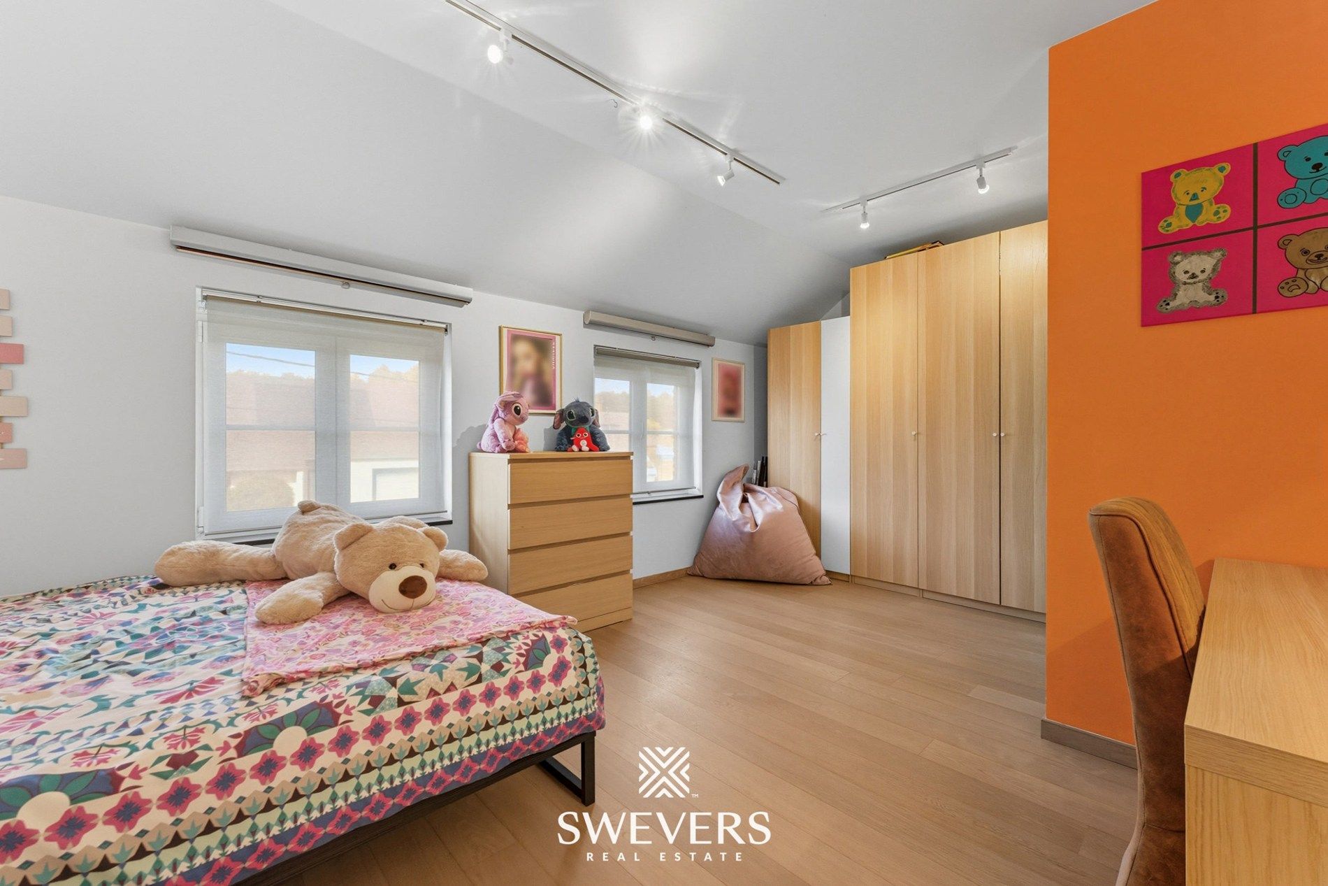 HOB met 3 slaapkamers, bureau en zwembad   foto 13