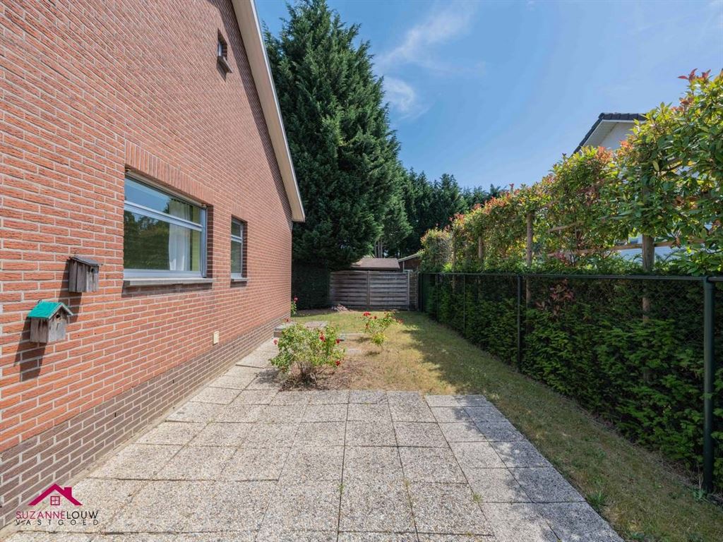 Vrijstaande, gelijkvloerse gezinswoning met inpandige garage foto 4